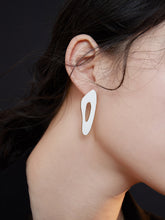 Load image into Gallery viewer, White Oil-drop Glaze Earrings E0561